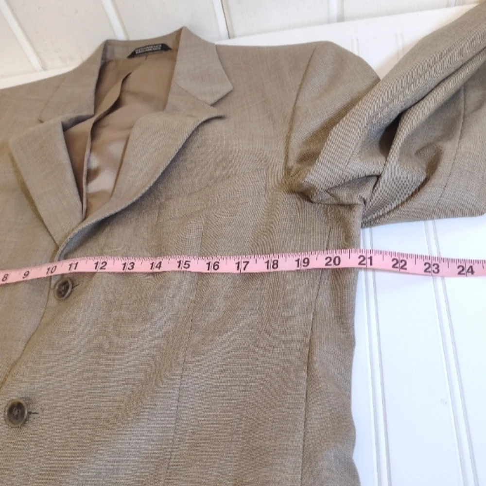 STAFFORD men's 3 button suit size (40)R. as it is.